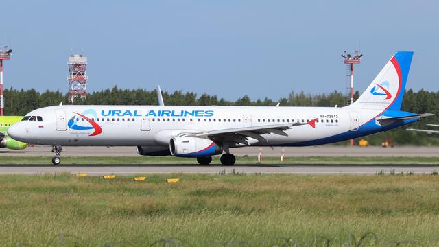 RA-73842:Airbus A321:Уральские авиалинии